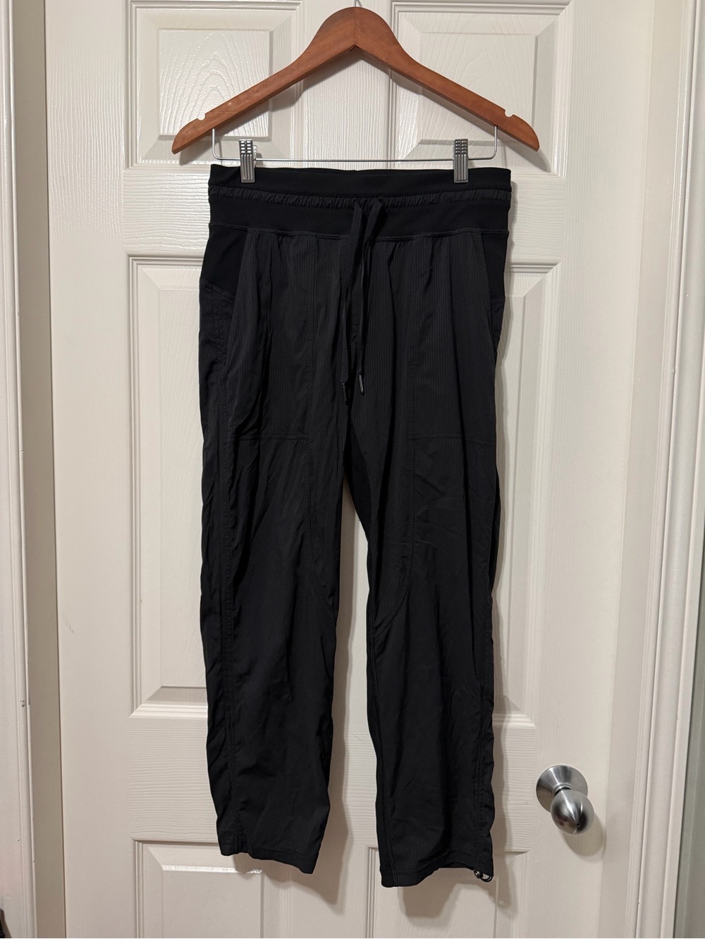 Lululemon athletica dance studio crops size 6 euc